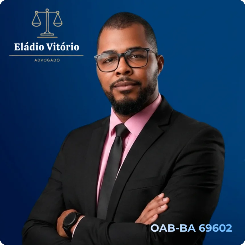 Dr. Eládio Vitório em seu escritório de advocacia especializado em plano de saúde, em Salvador